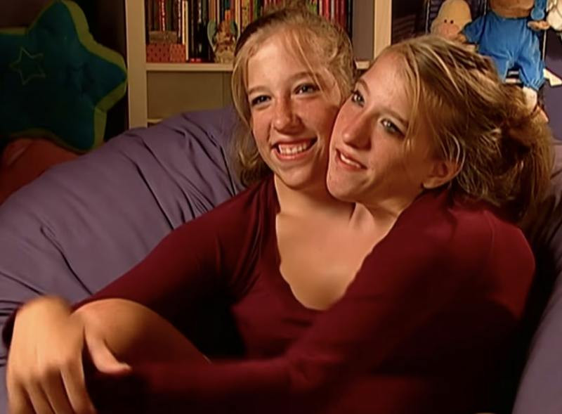 abigail and brittany hensel wedding