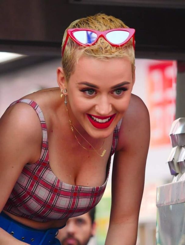 katy perry full shot